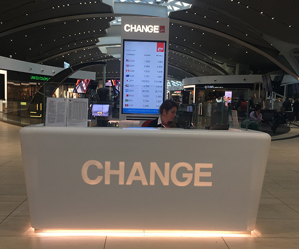 Image showing the yexChange agency at forebuilding of Fiumicino Airport.
