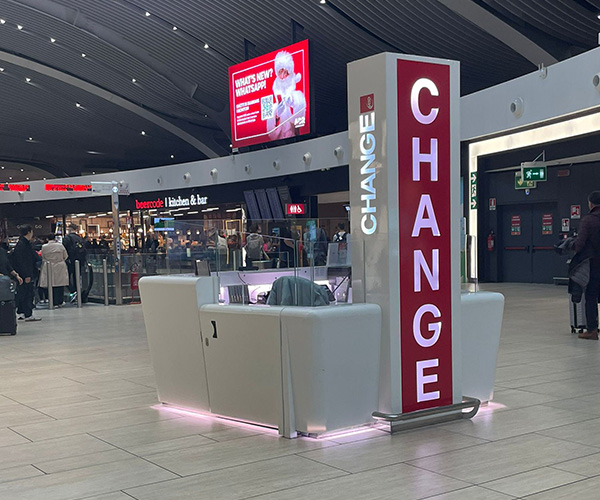 Image showing the yexChange agency at forebuilding of Fiumicino Airport.
